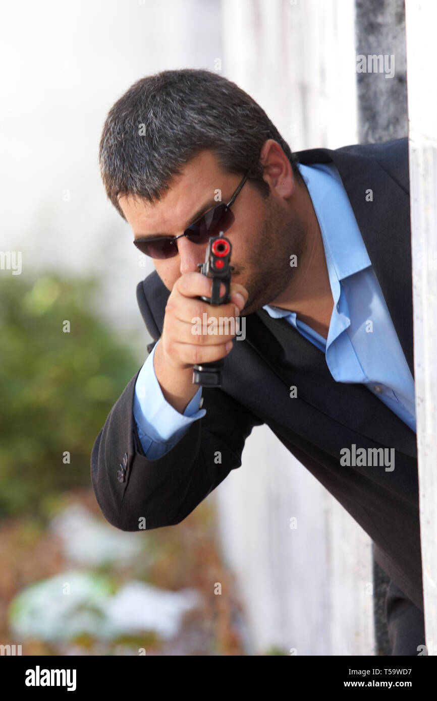 Dieses Bild zeigt eine Person mit einer Waffe angreifen, wenn jemand oder etwas. Stockfoto