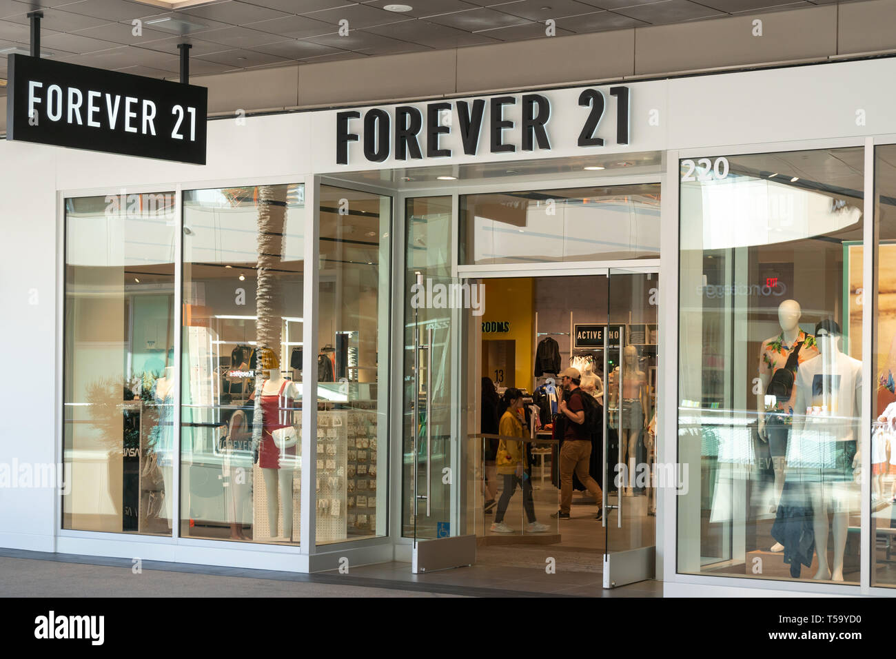 Santa Monica Ca Usa April 18 2019 Forever 21 Store
