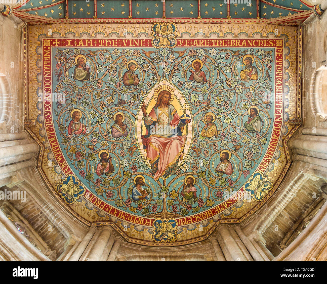 Kathedrale Deckengemälde von Jesus und die Apostel mit Vers Ich bin der Weinstock Stockfoto