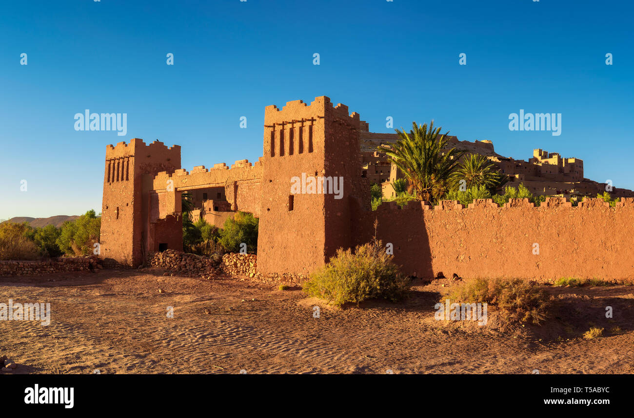 Tor von Ait Benhaddou in Marokko bei Sonnenuntergang Stockfoto