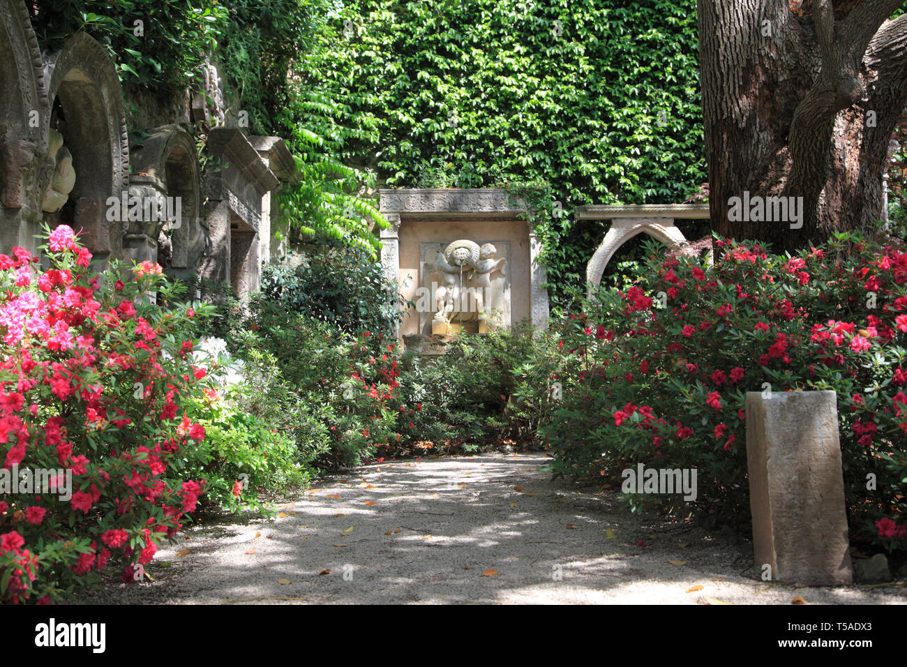 Gärten, die Villa Ephrussi de Rothschild, Saint Jean Cap Ferrat, Cote d'Azur, Côte d'Azur, Alpes-Maritimes, Frankreich, Europa Stockfoto