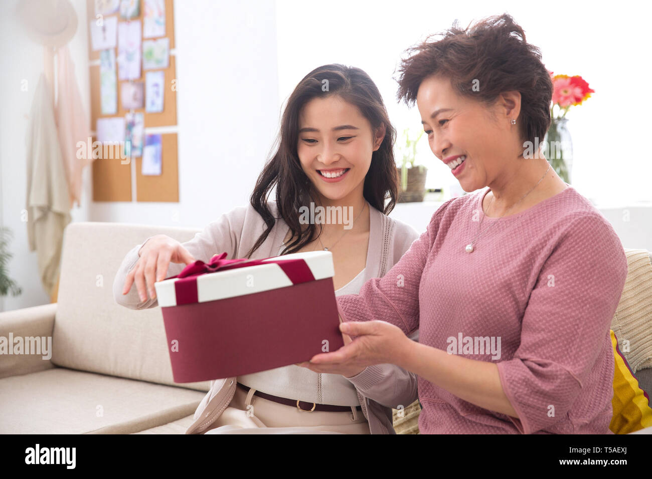 Tochter Geschenk Fur Meine Mutter Stockfotografie Alamy