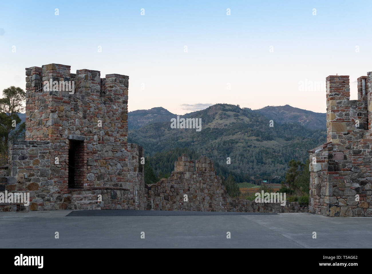 Dezember -06-2016, Castello di Amorosa, riesiges Schloss und Weingut in der Nähe von Calistoga, Napa Valley, Kalifornien Stockfoto