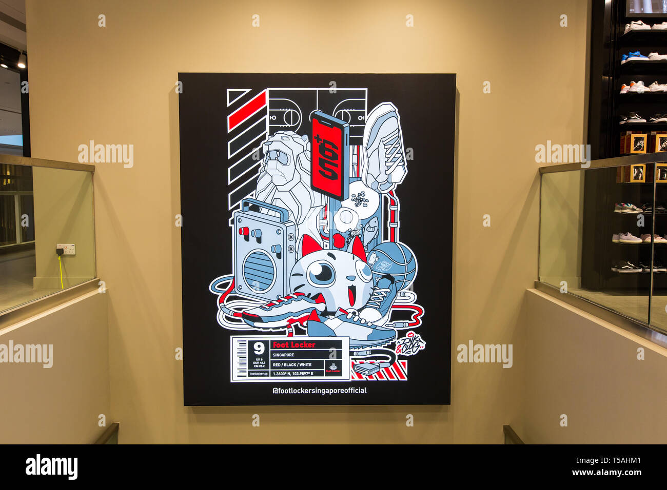 Ein Blick in ein digitales Kunstwerk von Tinte und Verstopfen, wunderschön Display an der Wand in Foot Locker Stores, dem Juwel Changi Airport. Stockfoto