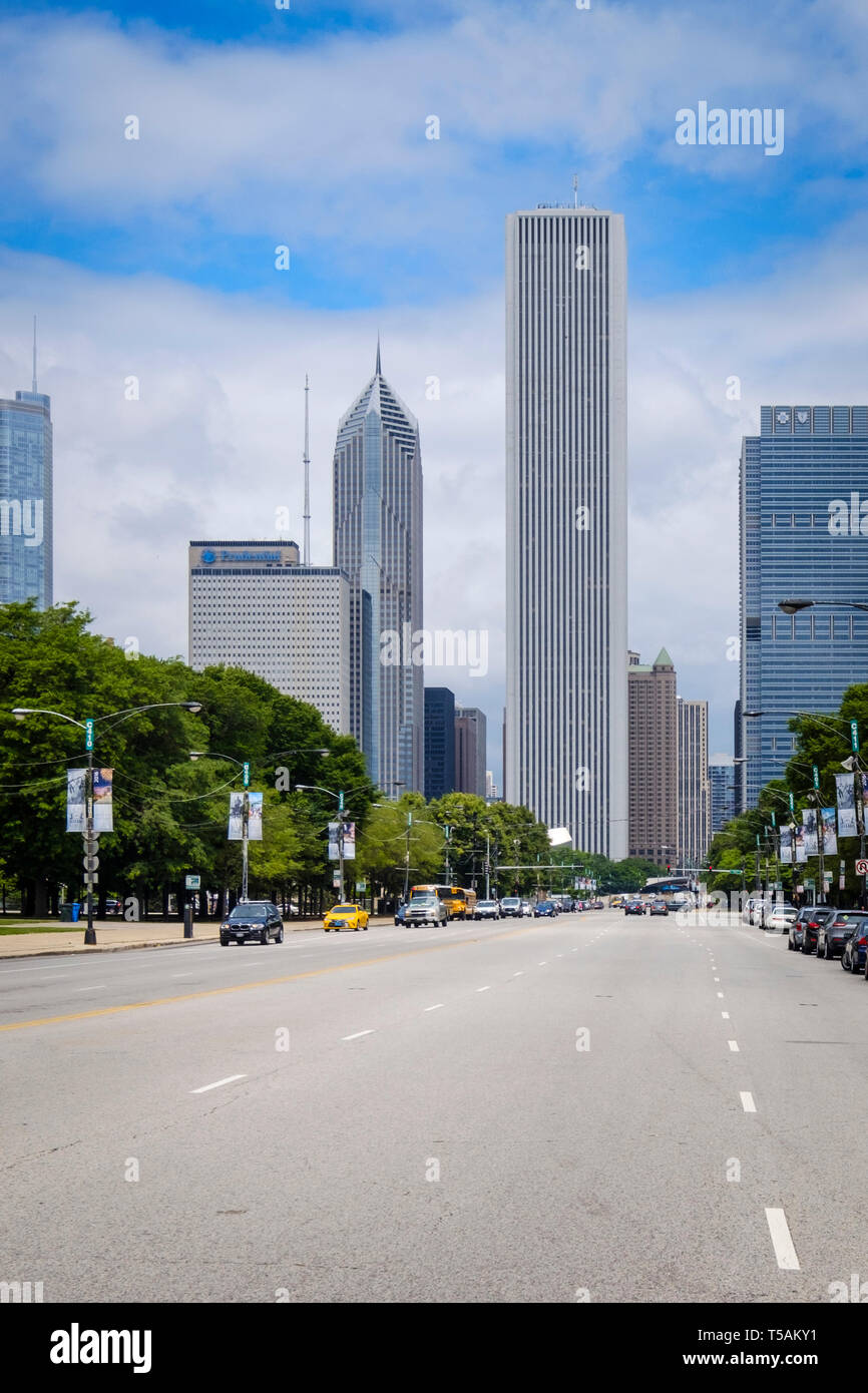 In der Innenstadt von Chicago aus dem Süden Columbus Drive, in der Fußgängerzone. Stockfoto