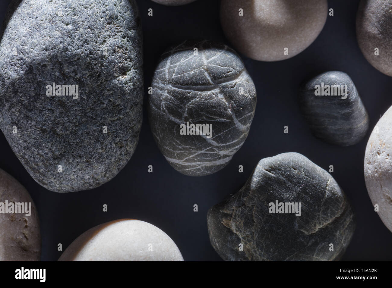 Viele Schwarze Steine Auf Dem Schwarzen Hintergrund Schwarzer Stein Wand Textur Hobby Lifestyle Stockfotografie Alamy