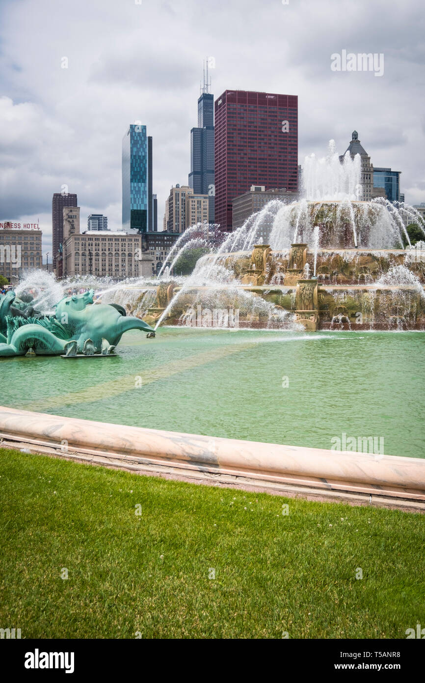 Buckingham Fountain Square im Grant Park in der Innenstadt von Chicago Stockfoto
