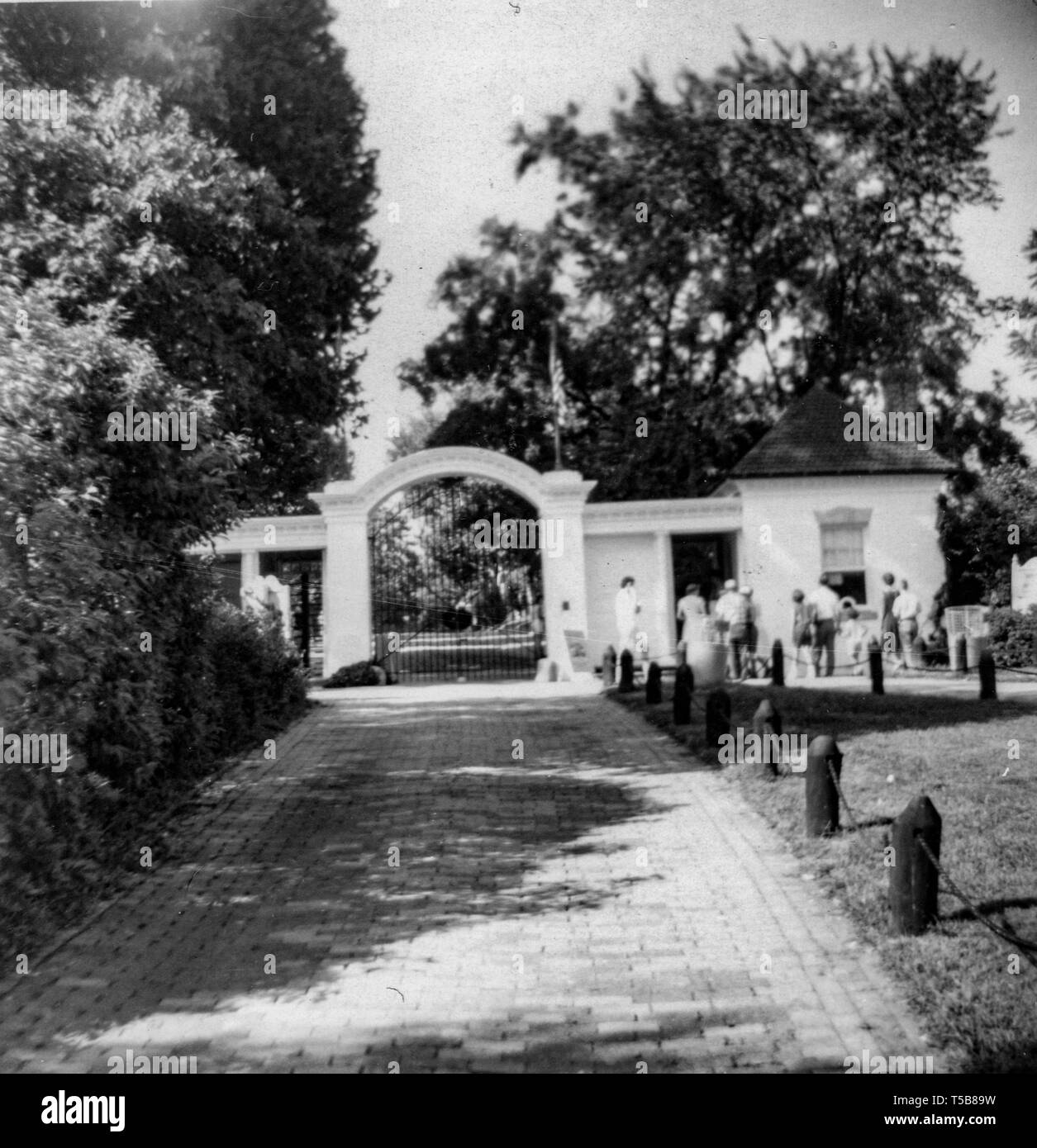 Ein Bogen Eingang zu Fairyland Kavernen in Lookout Mountain, Georgia circa 1948. Stockfoto