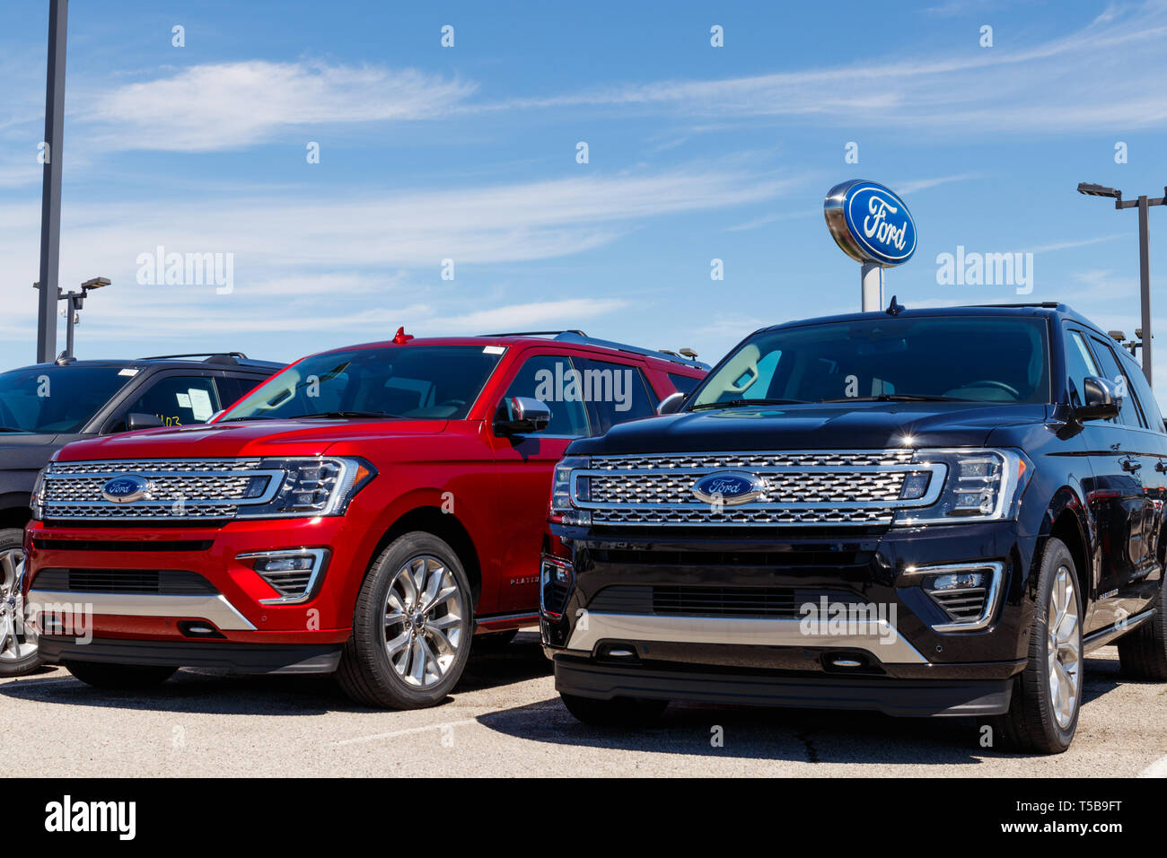 Noblesville - ca. April 2019: Ford Auto- und LKW-Händler. Ford verkauft Produkte unter dem Lincoln und Motorcraft Marken Stockfoto