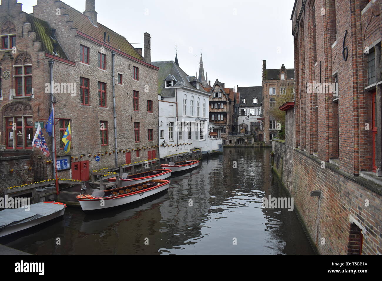 Brügge Brügge Belgien Kanäle Turm Schokolade Bier Waffeln historische Altstadt Zitadelle mit Burggraben Reisen Belgien Colin Ferrell in Brügge Top 10 der besten 10. Stockfoto