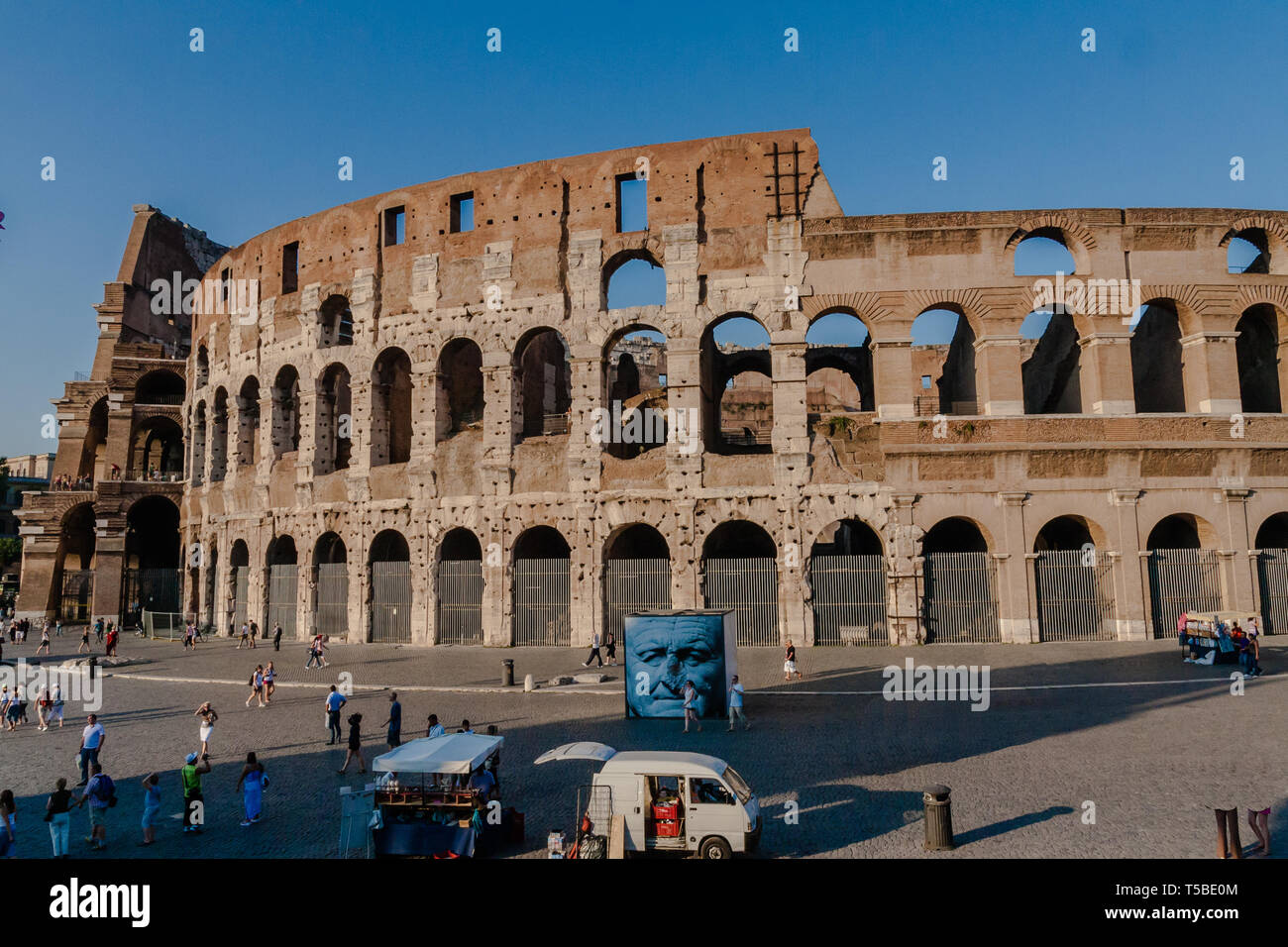 Das Kolosseum oder Coliseum, auch als das flavische Amphitheater bekannt, ist eine ovale Amphitheater im Zentrum der Stadt Rom Stockfoto