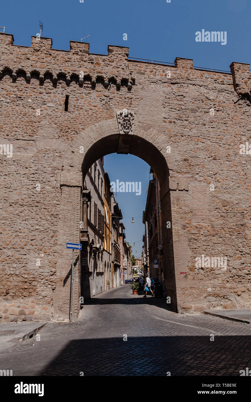 Das Tor in der Wand in der Via dei Corridori, Rom Stockfoto