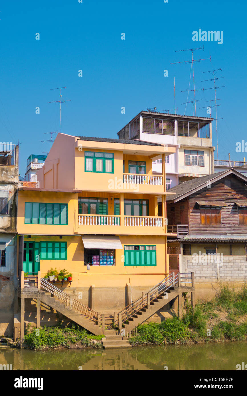 Mae Nam Phetchaburi riverside Häuser, Phetchaburi, Thailand Stockfoto