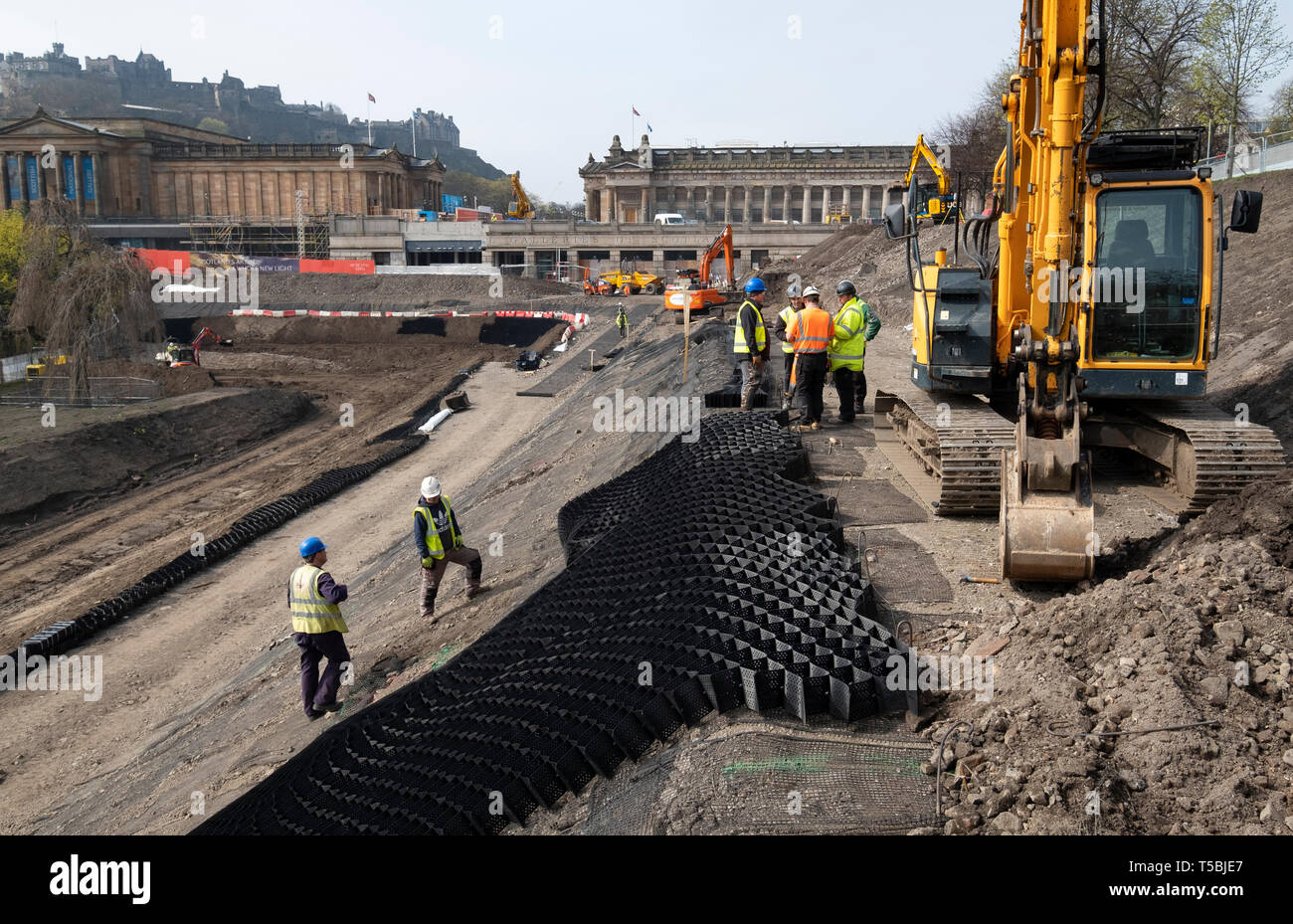 Blick auf die Bauarbeiten in der Princes Street Gardens für Verbesserungen der nationalen Galerien von Schottland, Edinburgh, Schottland, Großbritannien Stockfoto