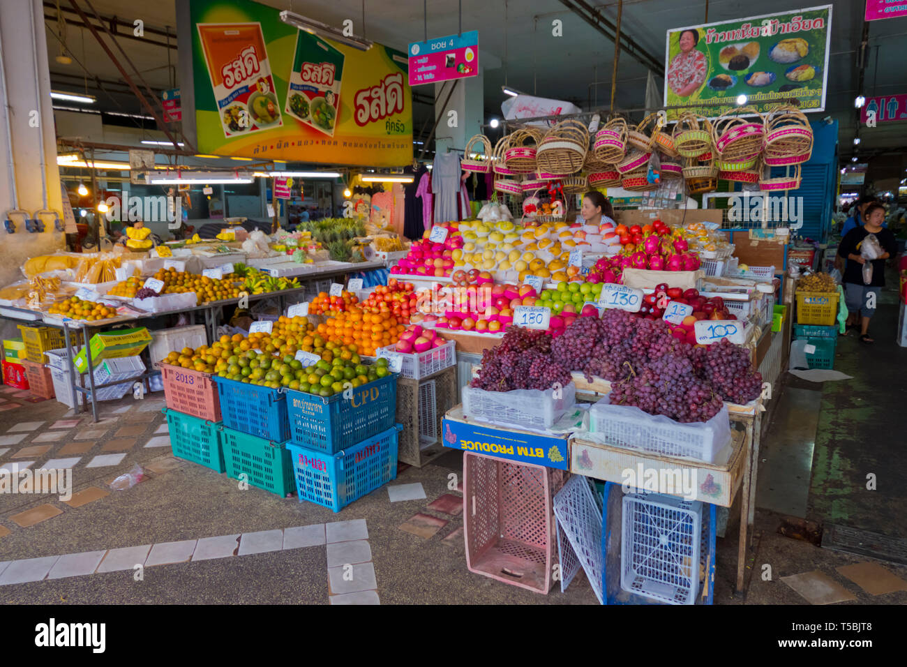 Obstständen, frische Markt, Market Hall, Surat Thani, Thailand Stockfoto