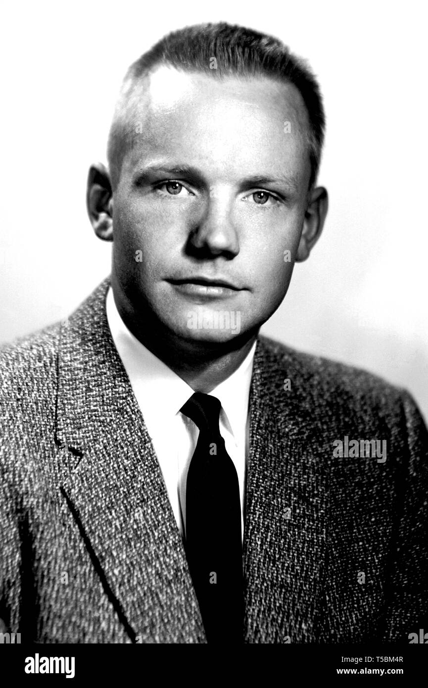 Portrait Foto von Neil Alden Armstrong, der erste Mensch auf dem Mond, ein amerikanischer Astronaut und Aeronautical Engineer von Wapakoneta, Ohio, 1958. Mit freundlicher Genehmigung der Nationalen Luft- und Raumfahrtbehörde (NASA). () Stockfoto