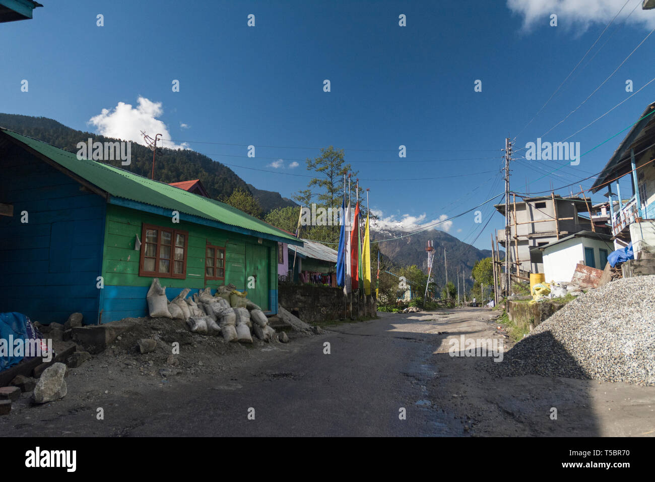 Bunten Straßen os Lachung Dorf in der Nähe von Yumthang Tal, Sikkim, Indien Stockfoto