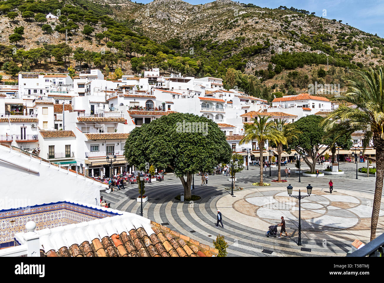 Die Plaza Virgen de la Pena, dem Hauptplatz in Mijas Pueblo, die