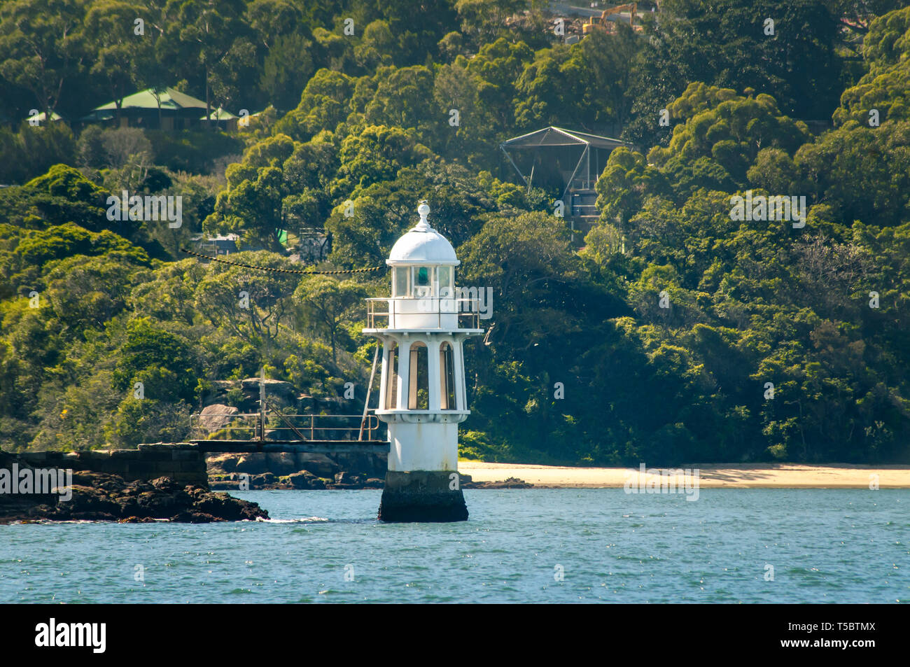 Kleiner weißer Leuchtturm Stockfoto Kleiner weißer Leuchtturm Stockfoto