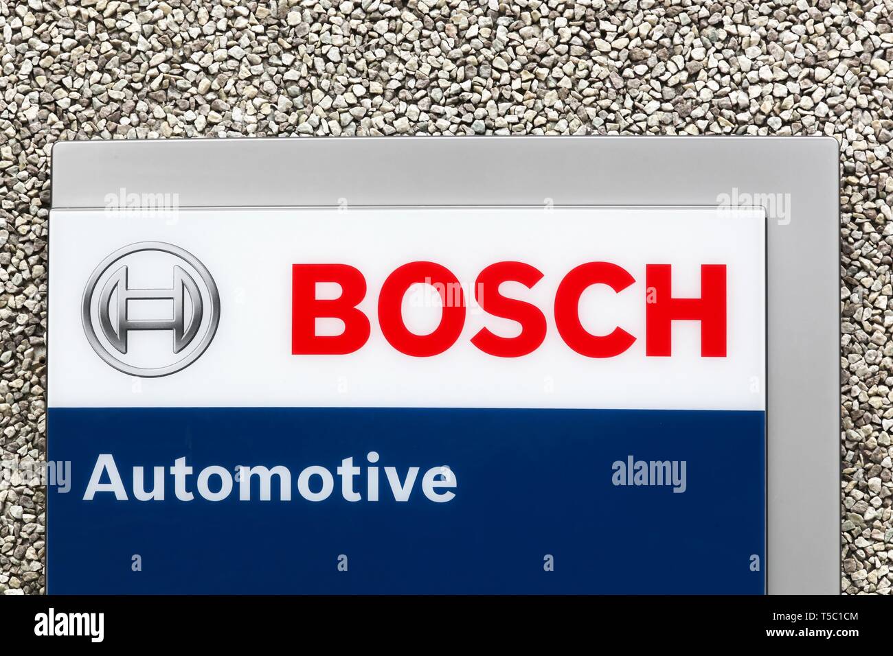 Skejby, Dänemark - 10. Mai 2018: Bosch Automotive Logo auf eine Wand. Bosch  Car Service Garagen bieten Fahrzeug Wartung, Reparatur und Diagnose  Stockfotografie - Alamy