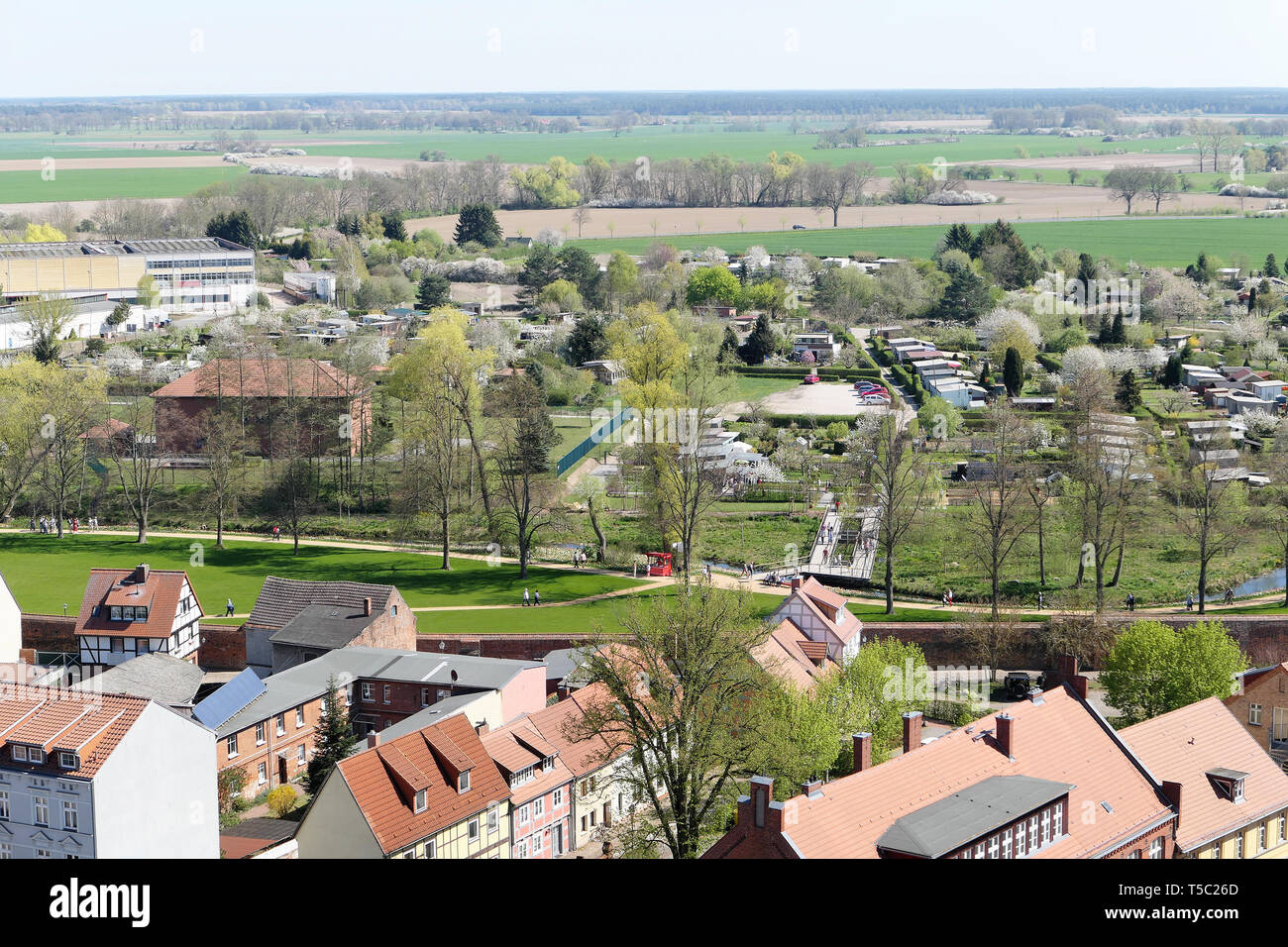 Stadtbild der Stadt Wittstock in Deutschland. Blick über die Stadt. Stockfoto