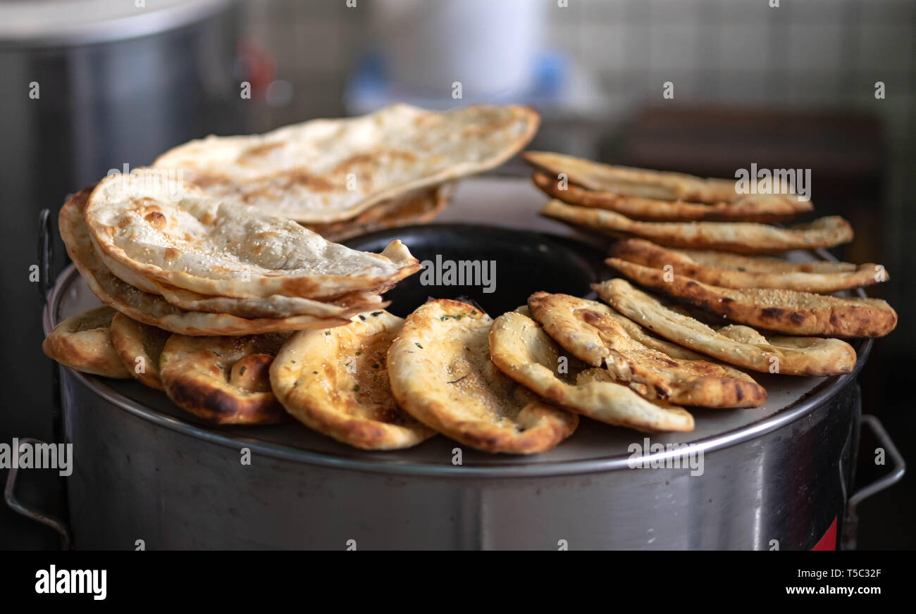 Die traditiond Street Food in Wuhan Hubei, China. Es ist der Pulver mit dem Gemüse- und Schweinefleisch innerhalb dieses gemacht. Und es den Schwerpunkt auf Vordergrund. Stockfoto