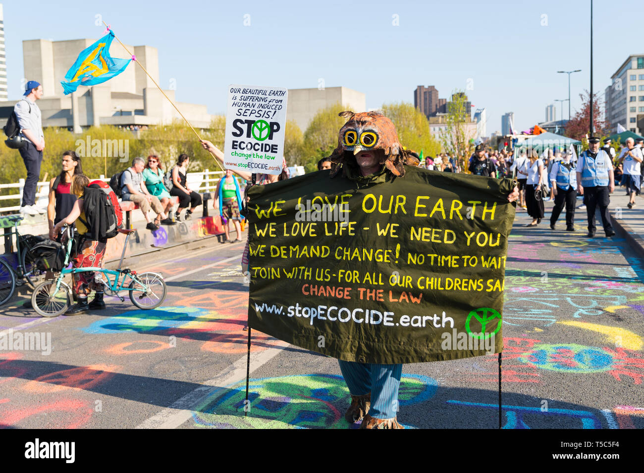 Schild am Aussterben Rebellion Camp auf der Waterloo Bridge, London Stockfoto