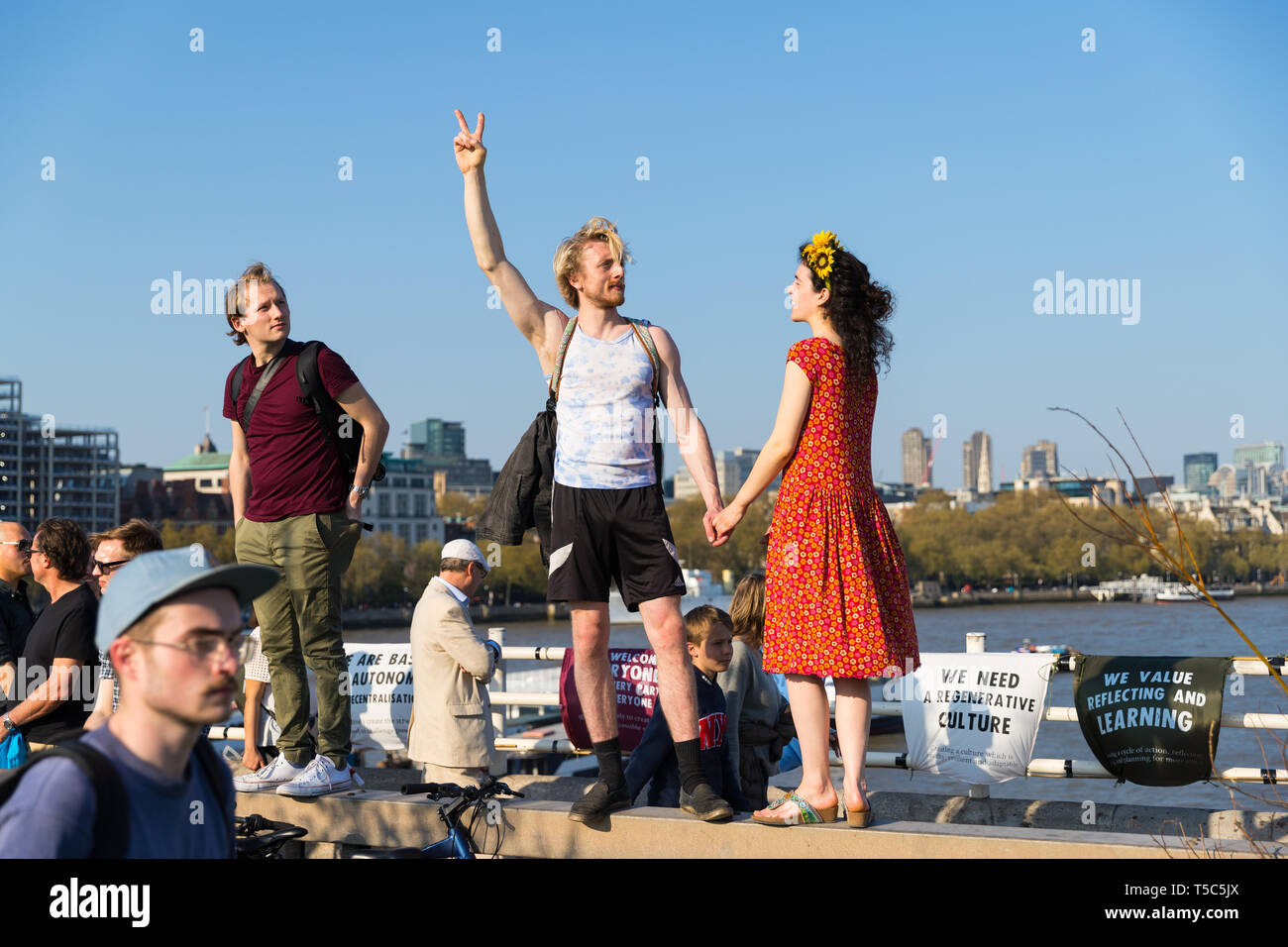 Aussterben Rebellion die Demonstranten auf der Waterloo Bridge, London Stockfoto