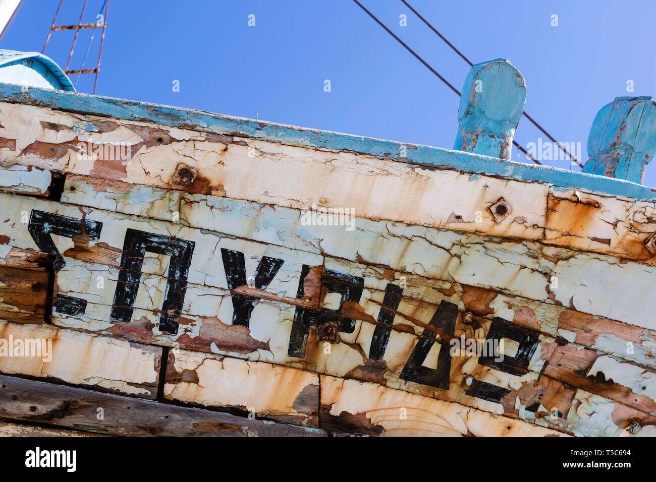 Abgebrochene Fischerboot, Polis Hafen im Nordwesten von Zypern Stockfoto