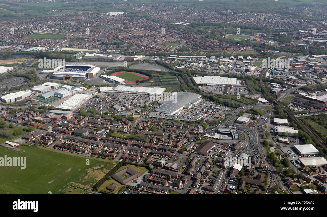 Luftaufnahme des Robin Park von Wigan einschließlich der DW Stadium, Asda Superstore, Arena und die Robin Park Retail Park, Wigan, Greater Manchester Stockfoto