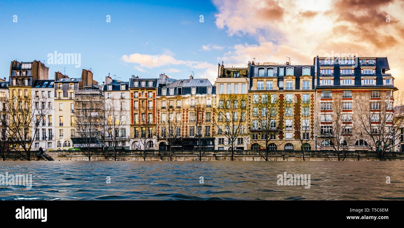 Digitale Manipulation der Banken, der Seine in Paris, Frankreich überflutet - Klimawandel Konzept. Stockfoto