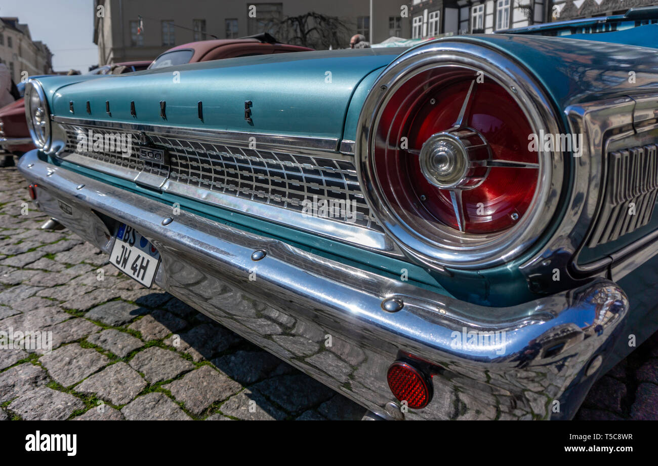 Braunschweig, Deutschland, 7. April, 2019: Rückseite eines Ford Galaxie 500 mit Rückleuchten und Türkis boot Stockfoto