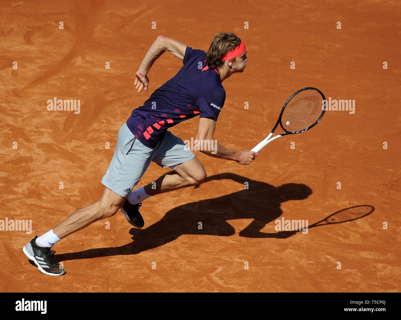 Barcelona, Spanien. 23 Apr, 2019. Tennis: ATP-Tour-Barcelona, single, Männer, 2. Runde. Alexander Zverev aus Deutschland in Aktion gegen Jarry aus Chile. Quelle: Sergio Carmona/dpa/Alamy leben Nachrichten Stockfoto