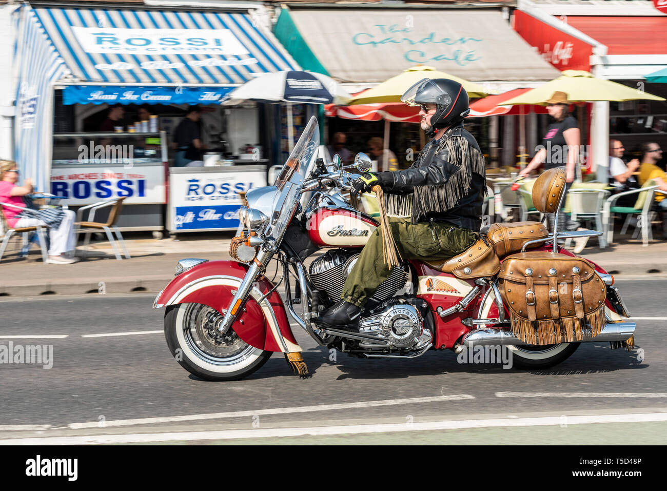 Indische Motorrad mit Leder fransen Deko geritten im Southend Shakedown  Auferstehung Motorrad Rallye Event, Southend On Sea, Essex, Großbritannien  Stockfotografie - Alamy