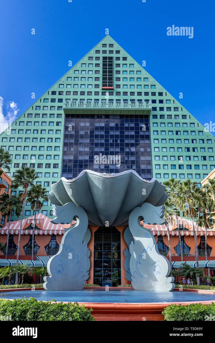 Das Walt Disney World Dolphin ist ein Resort Hotel von Architekt Michael Graves, Bay Beach, Florida, USA entwickelt. Stockfoto