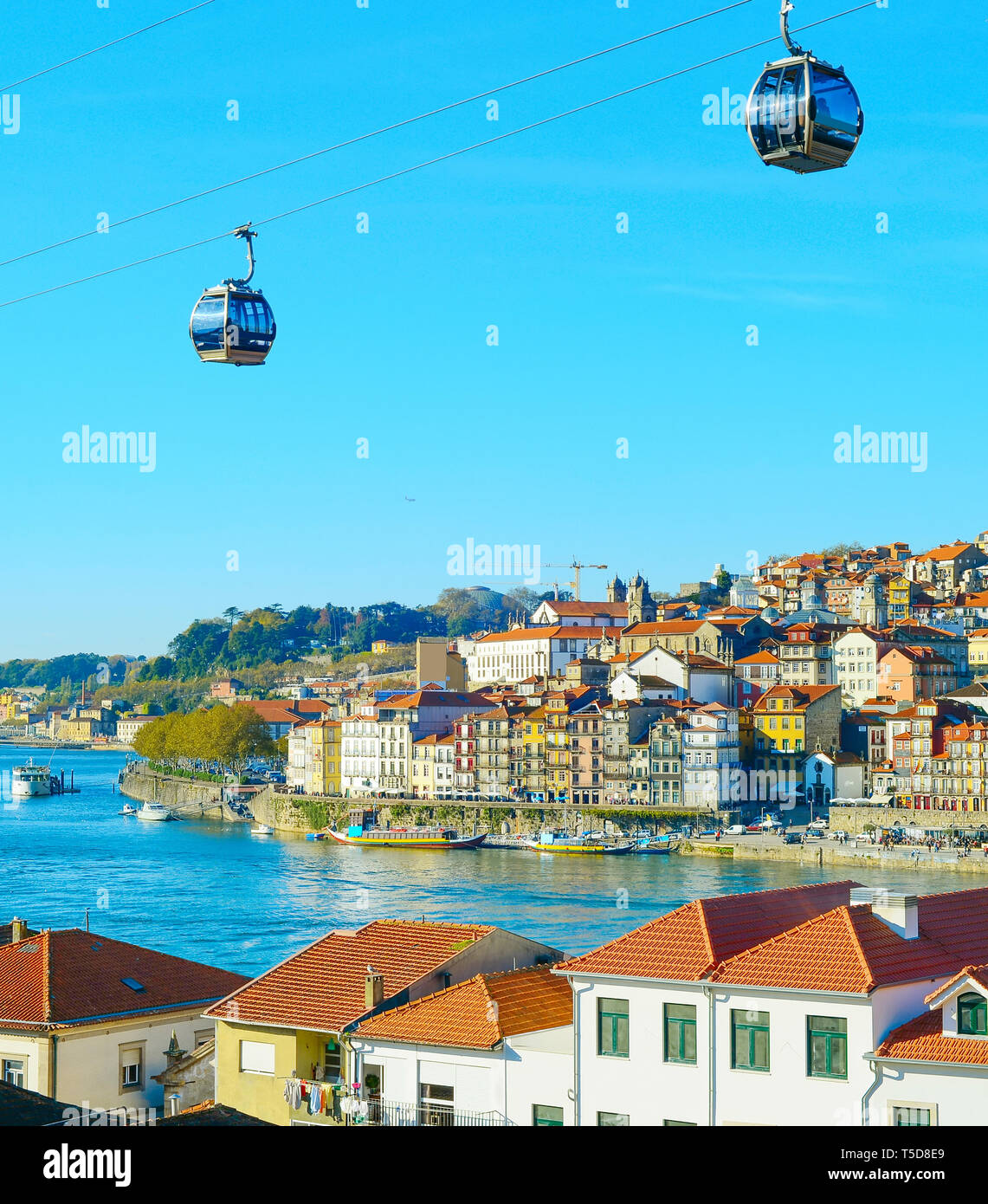 Stadtbild Altstadt von Porto, mit Seilbahn im Vordergrund. Portugal Stockfoto