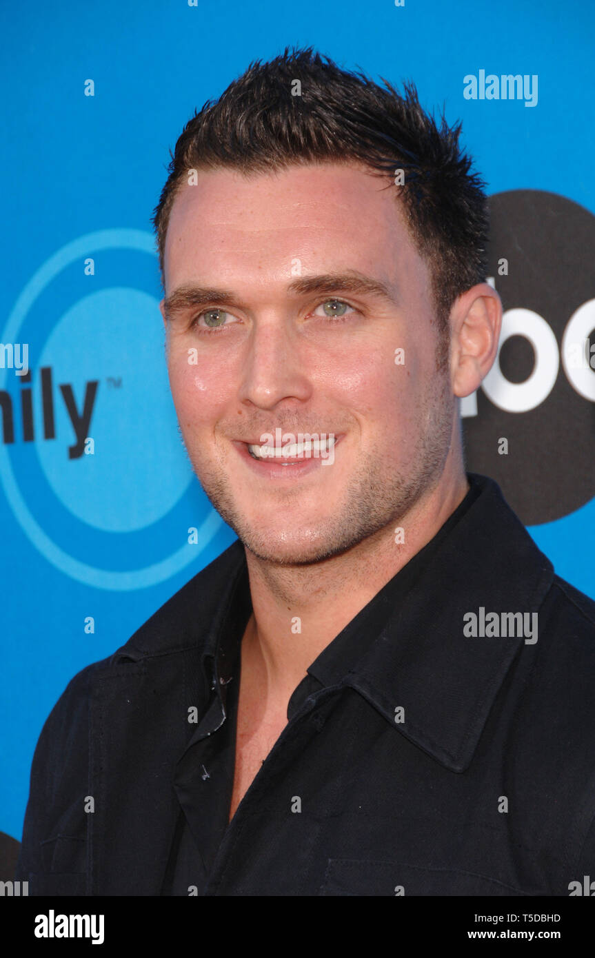 LOS ANGELES, Ca. 20. Juli 2006: Die neun Star OWAIN YEOMAN am Disney ABC TV All Star Party im Mush in Pasadena. © 2006 Paul Smith/Featureflash Stockfoto