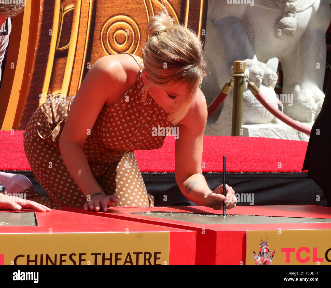 April 23, 2019 - Los Angeles, CA, USA - LOS ANGELES - APR 23: Scarlett Johansson bei den Rächern Mitglieder Handprint Zeremonie an der TCL Chinese Theatre Cast am 23. April 2019 in Los Angeles, CA (Credit Bild: © Kay Blake/ZUMA Draht) Stockfoto