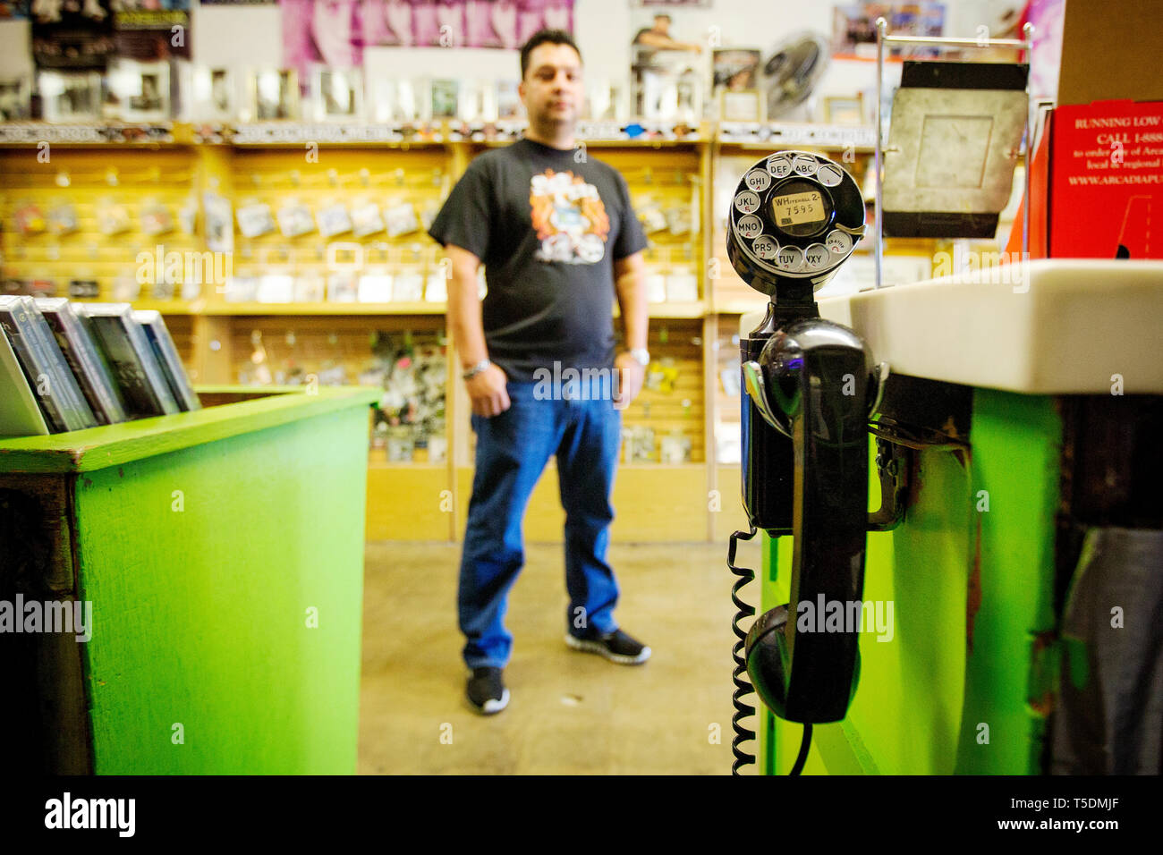 Top 10 Datensätze in Dallas. Lee Harvey Oswald war im Gespräch auf diesem Telefon, als er von der Polizei Büro J. D. Tippit 45 Minuten nach dem tödlichen Schüsse, die der Präsident Kennedy getötet beobachtet wurde. Stockfoto