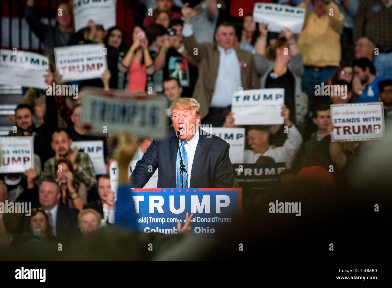 Präsidentschaftskandidaten Donald Trump (R) spricht auf einer Veranstaltung in der Arena Convention Center in Columbus. Stockfoto