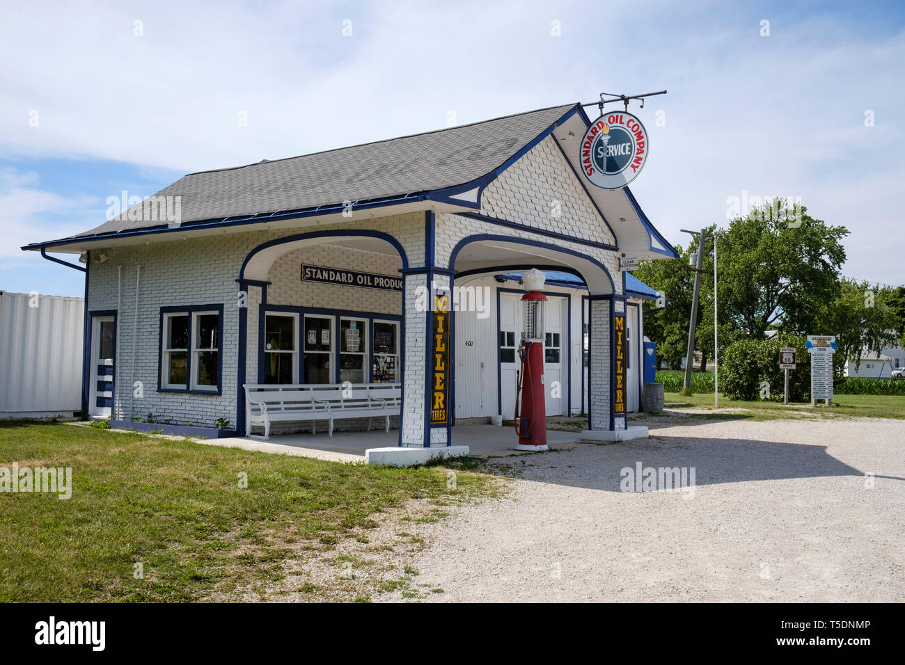 Standard Oil Tankstelle am Straßenrand Attraktion auf der historischen Route 66 im Odell, Illinois, USA Stockfoto