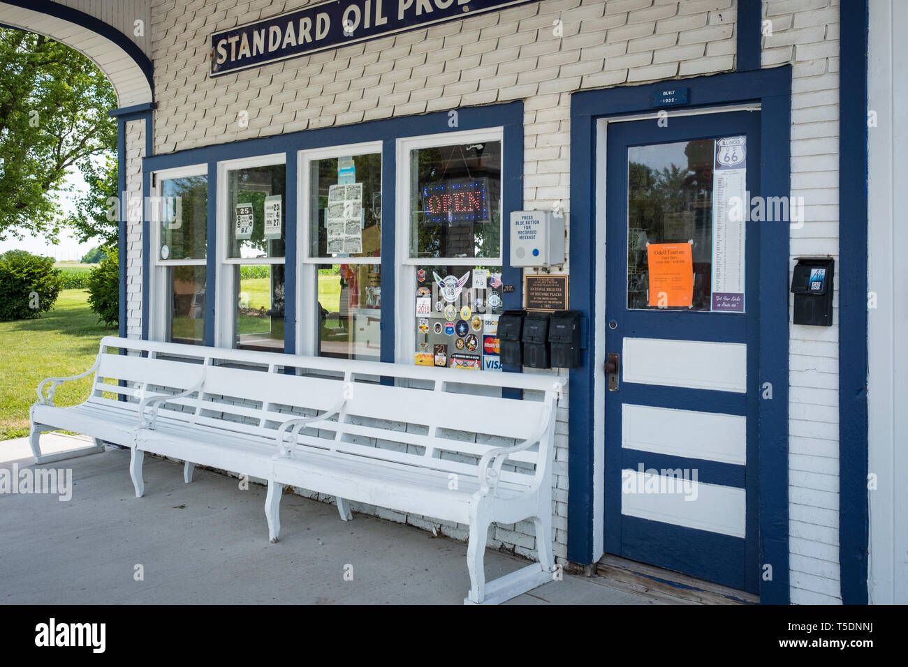 Standard Oil Tankstelle am Straßenrand Attraktion auf der historischen Route 66 im Odell, Illinois, USA Stockfoto