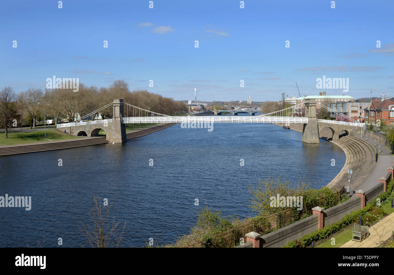 Fußgängerbrücke über den Fluss Trent, an der Trent Brücke, Nottingham. Stockfoto
