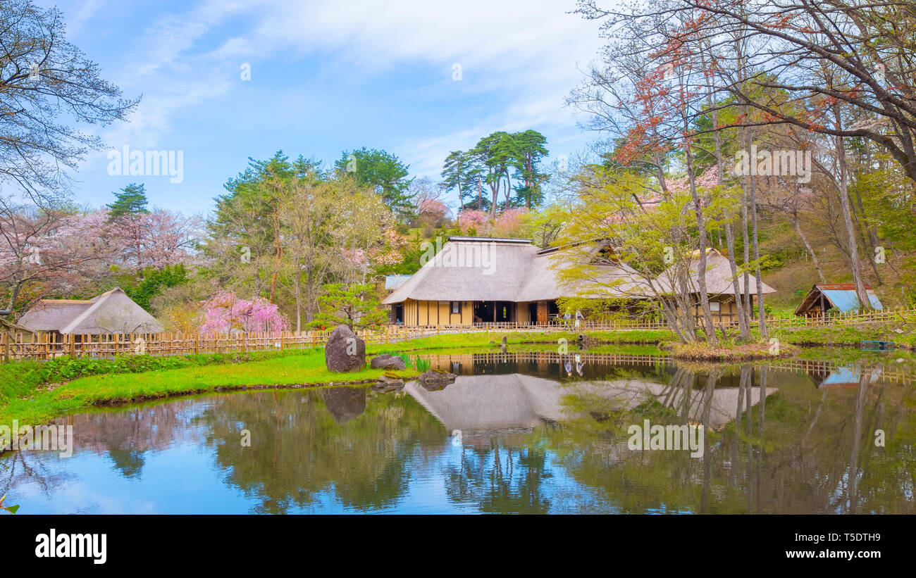 Kitakami, Japan - 22 April 2018: michinoku Folklore Dorf ist eine Fundgrube an historischen Häusern und folkloristische Artefakte. Die meisten Gebäude und Stockfoto