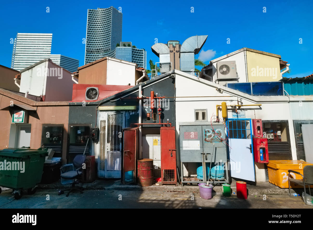 Einen Blick auf die Häuser in der Bussorah St. im Kampong Glam oder arabischen St. Bereich in Singapur, einem touristischen, die traditionell von ethnischen Malaien bewohnt Stockfoto