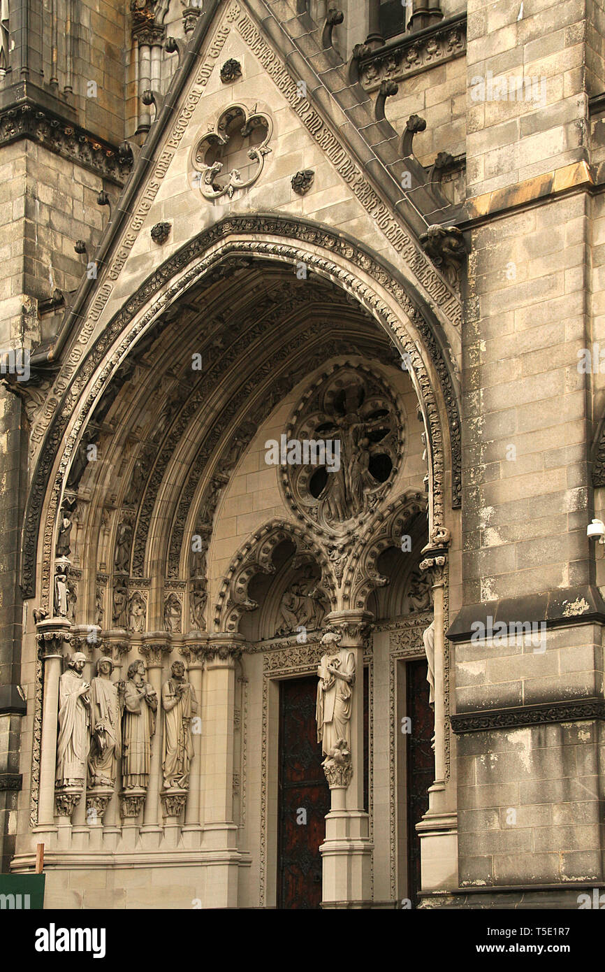 Die Kathedrale von St. John das Göttliche. West Portal Exterieur. Morningside Heights, Manhattan, New York City, USA. Stockfoto