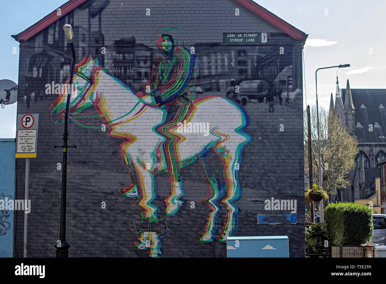 Die sehr treffende Wandbild eines Jungen auf einem Pferd im Steigbügel Lane, Dublin 7. Dieses Kunstwerk ist von den Künstlerinnen kooperative Teilmenge Stockfoto