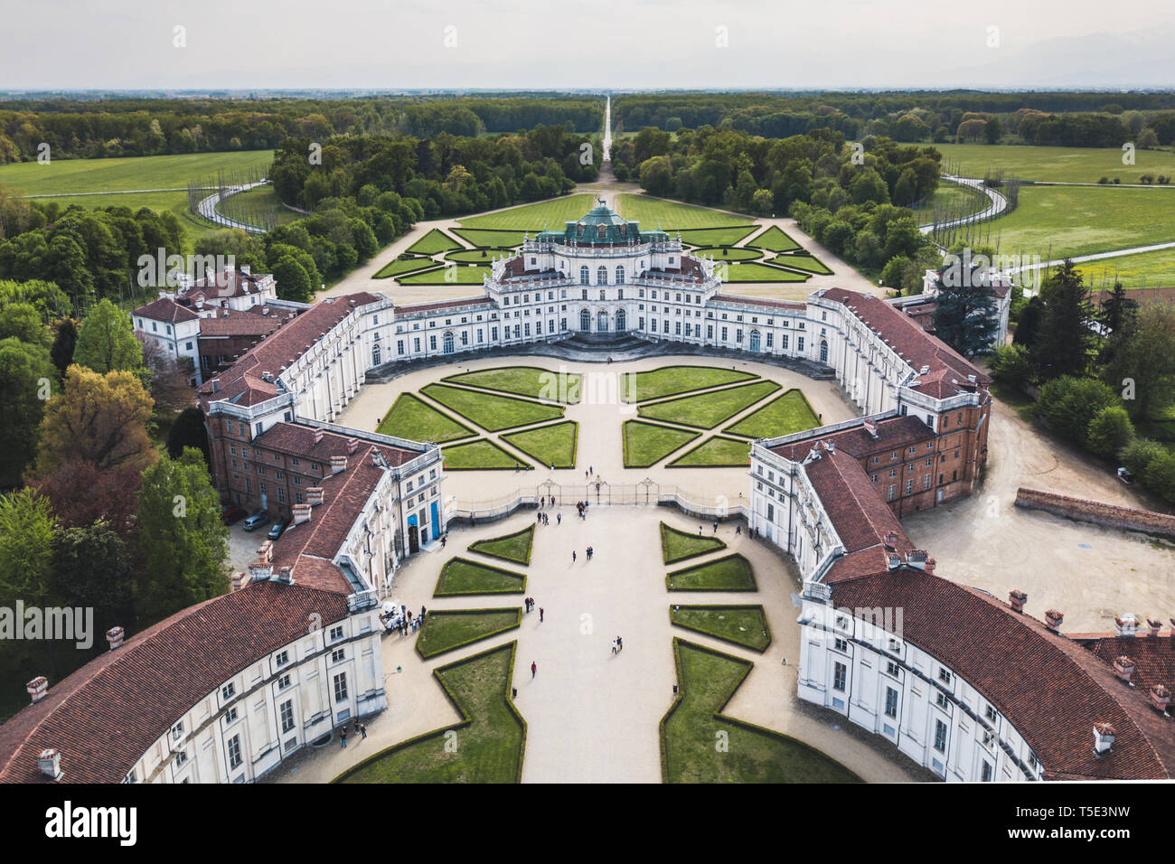 Torino, Italien. 21 Apr, 2019. Die palazzina di Caccia Stupinigi von ist eine der Residenzen des Königshauses Savoyen im nördlichen Italien, Teil des UNESCO-Welterbe Liste. Gebaut als königliche Jagd im frühen 18. Jahrhundert Lodge ist es in Stupinigi entfernt. Credit: Alessandro Bosio/Pacific Press/Alamy leben Nachrichten Stockfoto