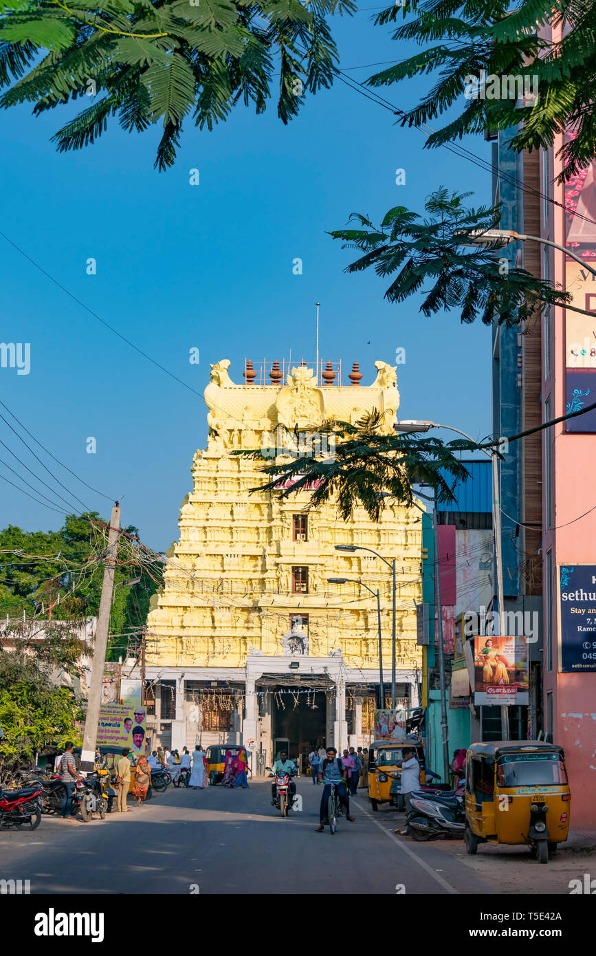 Vertikale streetview von Ramanathaswamy Tempel in Rameswaram, Indien. Stockfoto