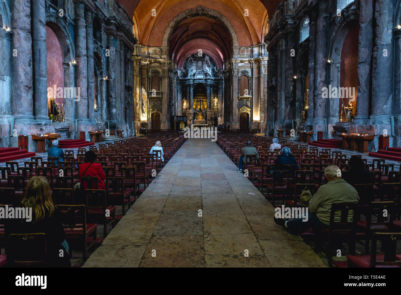 Innenraum der Igreja de Sao Domingos - National Monument Kirche in Lissabon, Portugal. Stockfoto